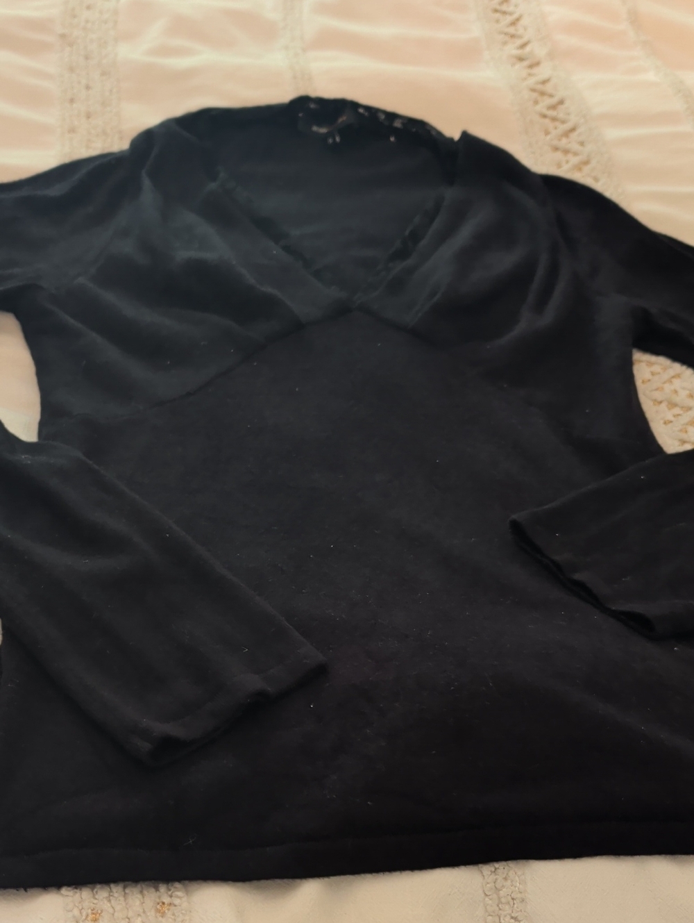 BCBGMaxAzria Black V-Neck Long Sleeve Sweater